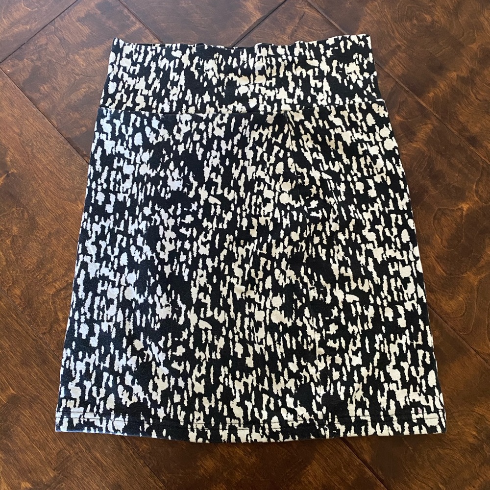 Black and White Forever 21 Pencil Skirt